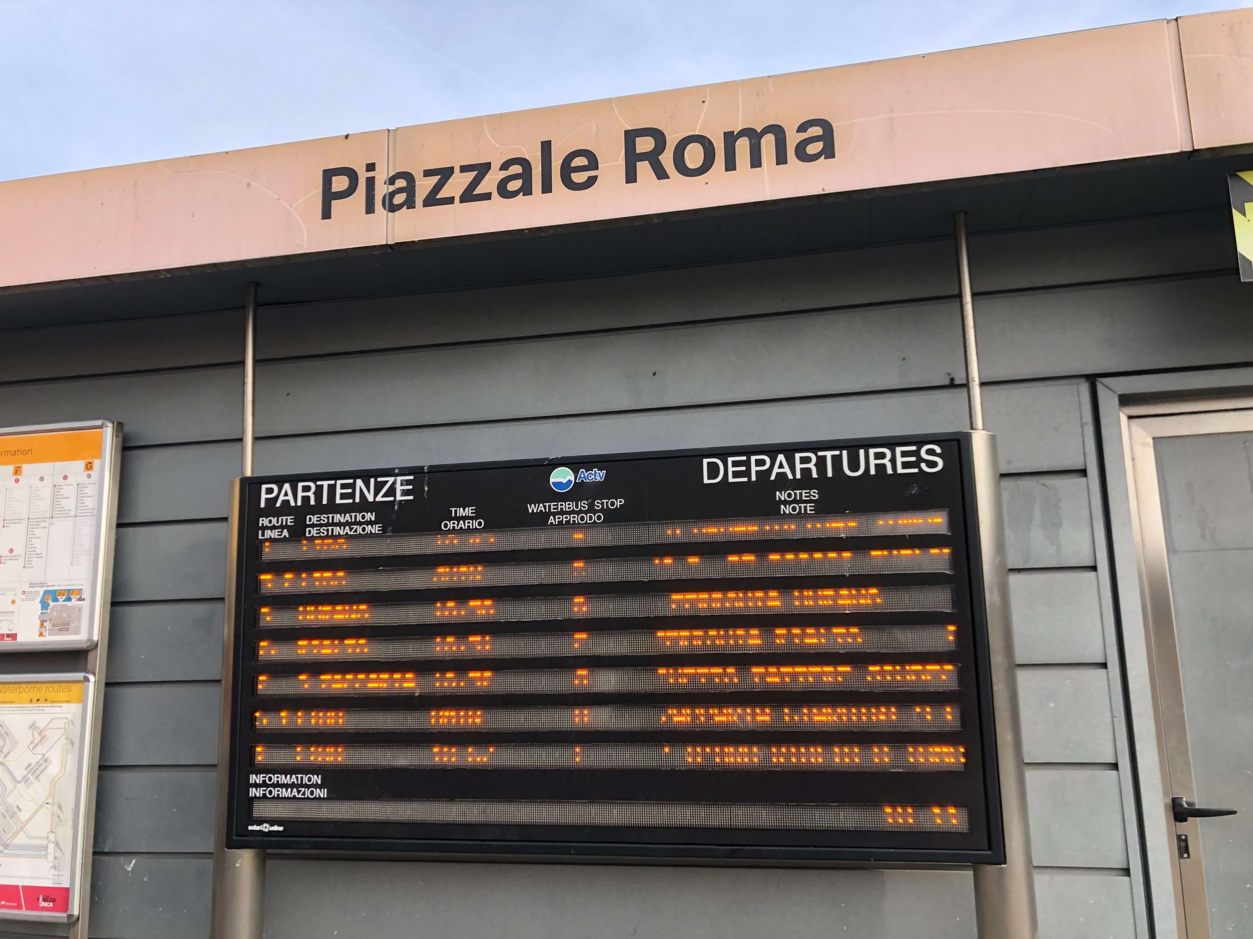 ヴェネツィア・ローマ広場の行先表示