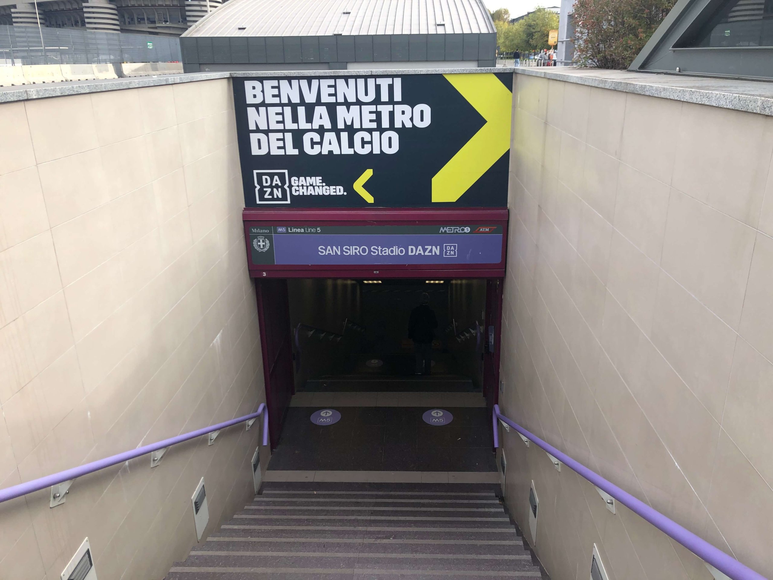 サン・シーロ・スタジオ駅