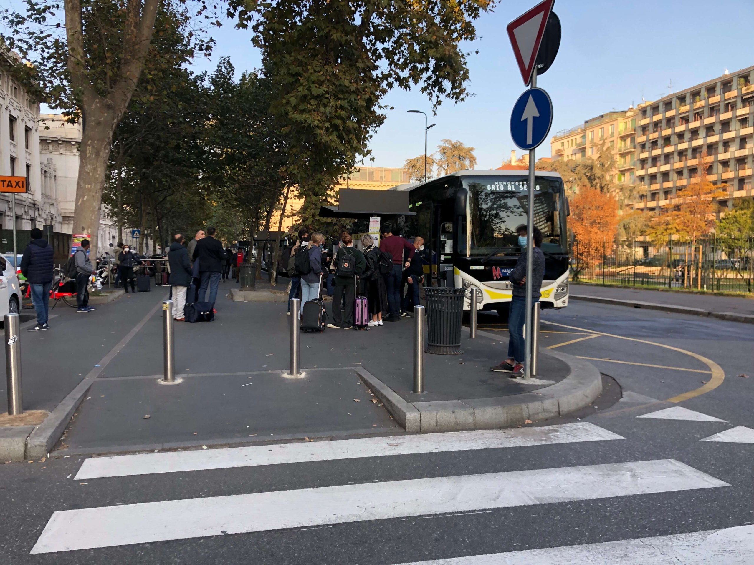 ベルガモ空港行き空港バス