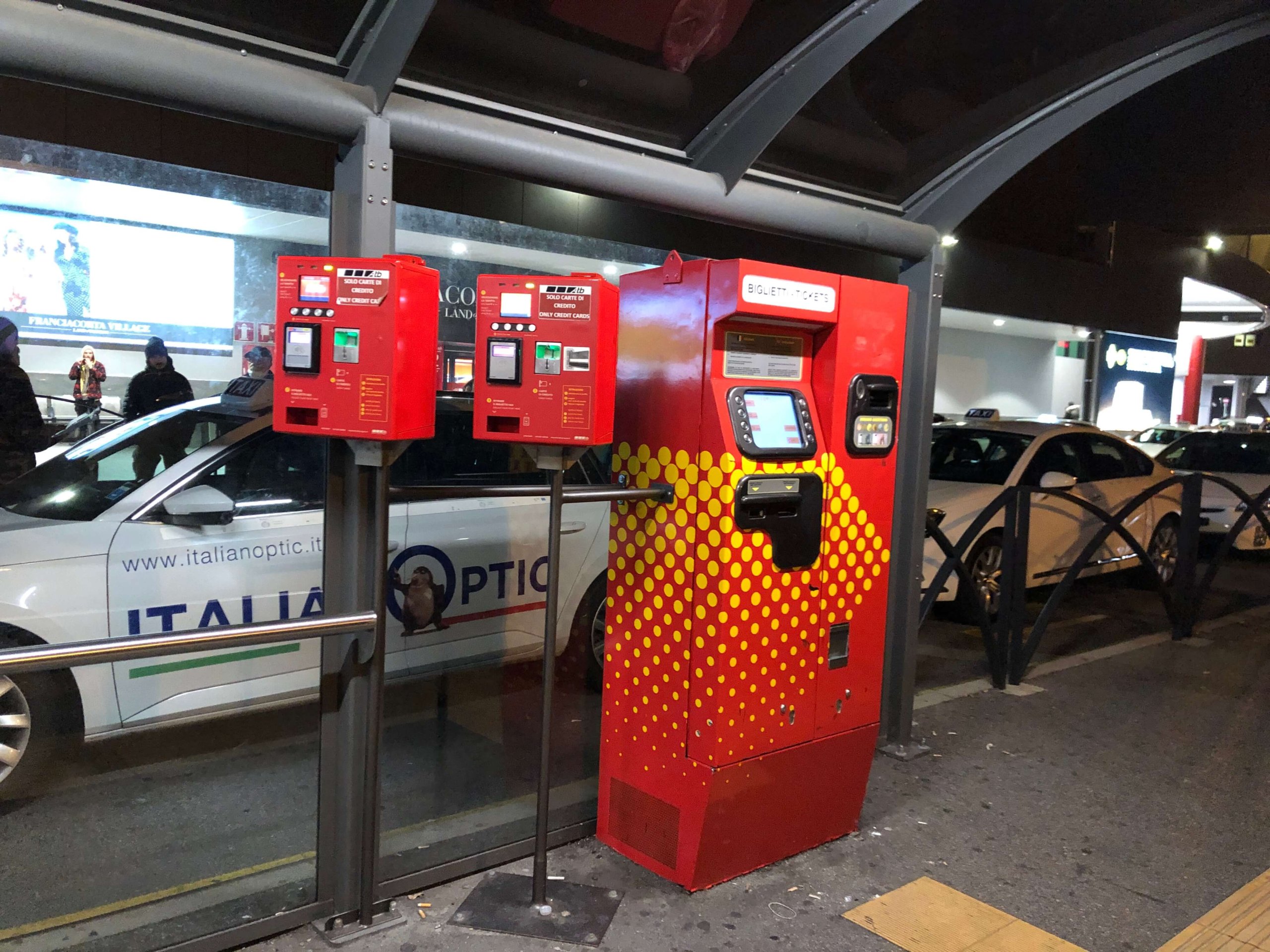 オーリオ・アル・セーリオ空港・バス停