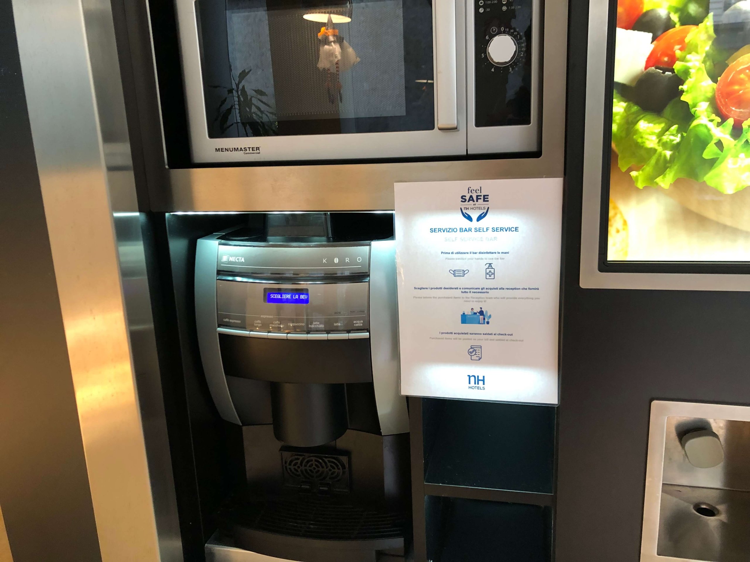 nhベルガモ・ロビーの電子レンジとコーヒーの自販機