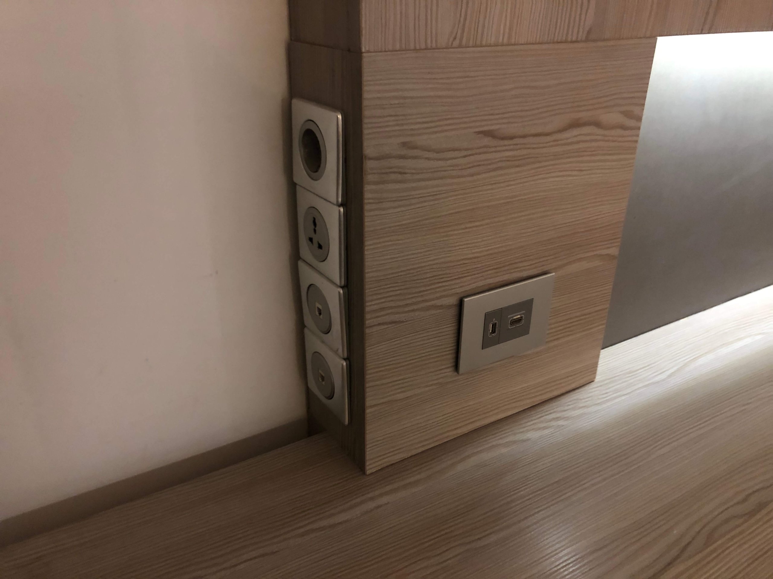 ノボテルカイロエアポート・電源