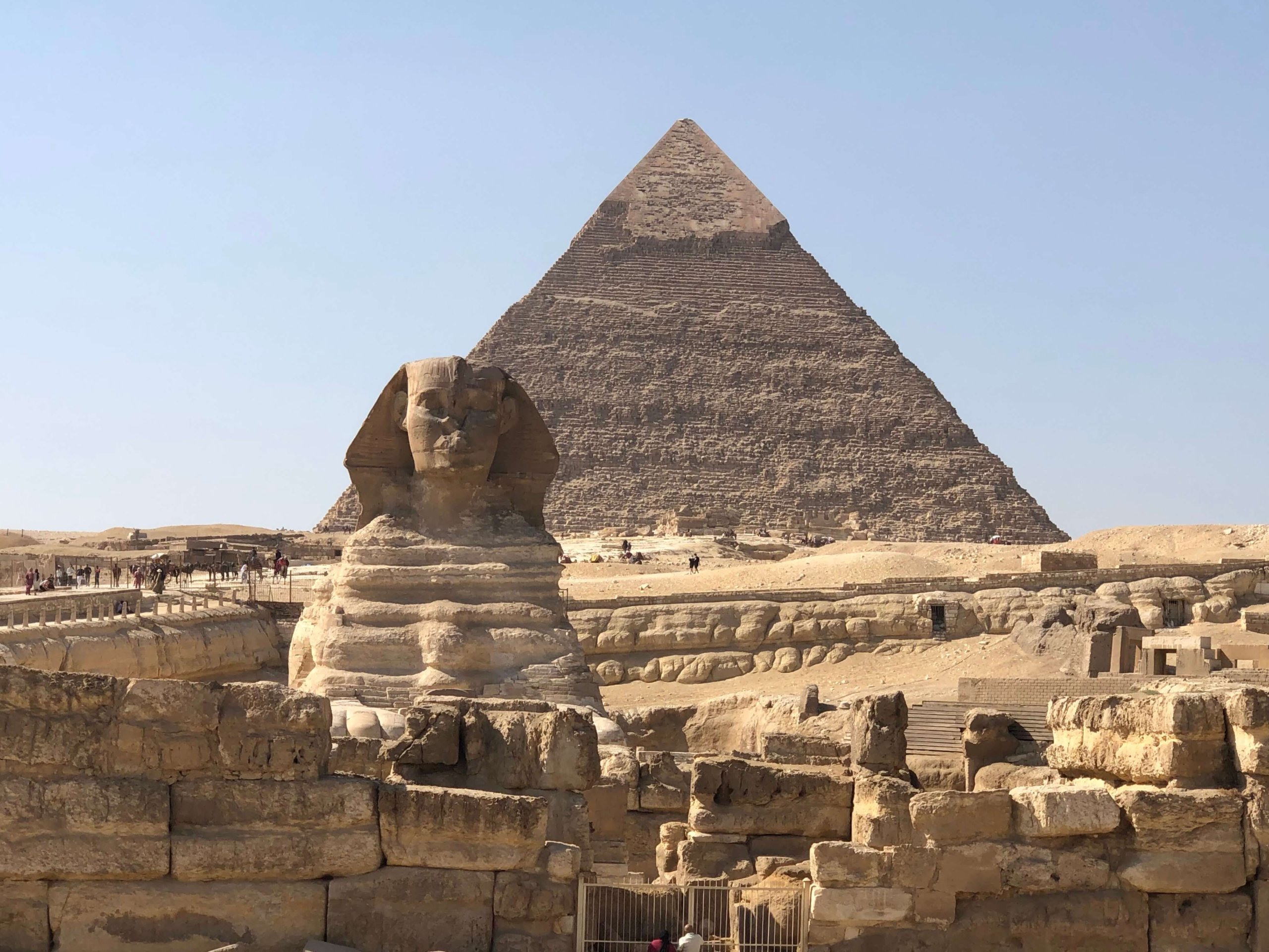 スフィンクスとピラミッド