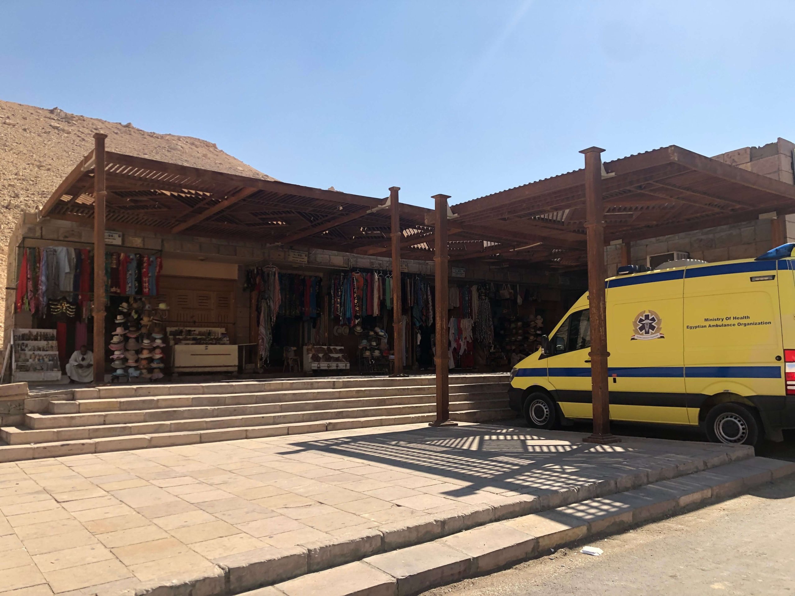 王家の谷・入口の商店