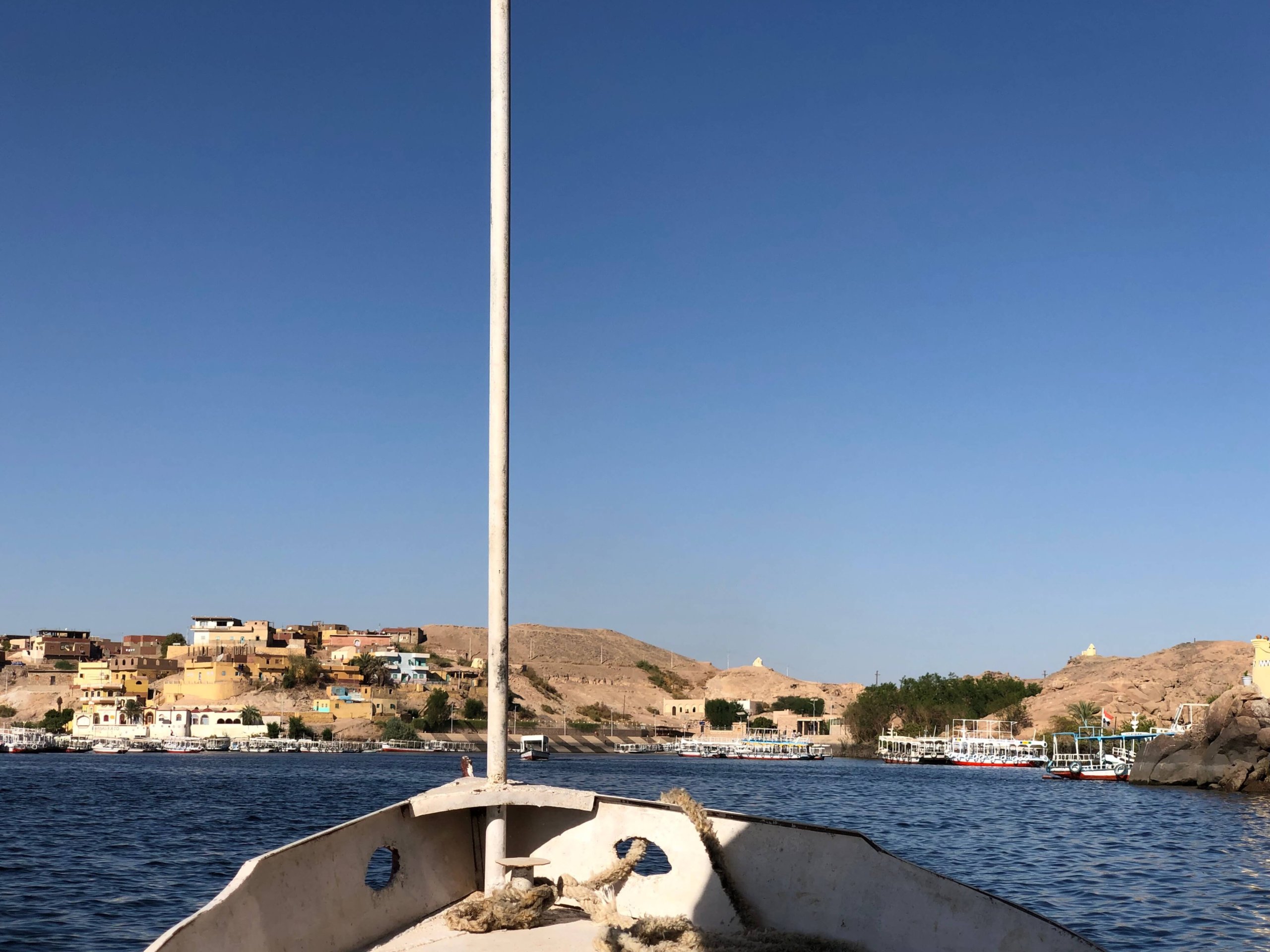 フィラエ神殿から帰る船