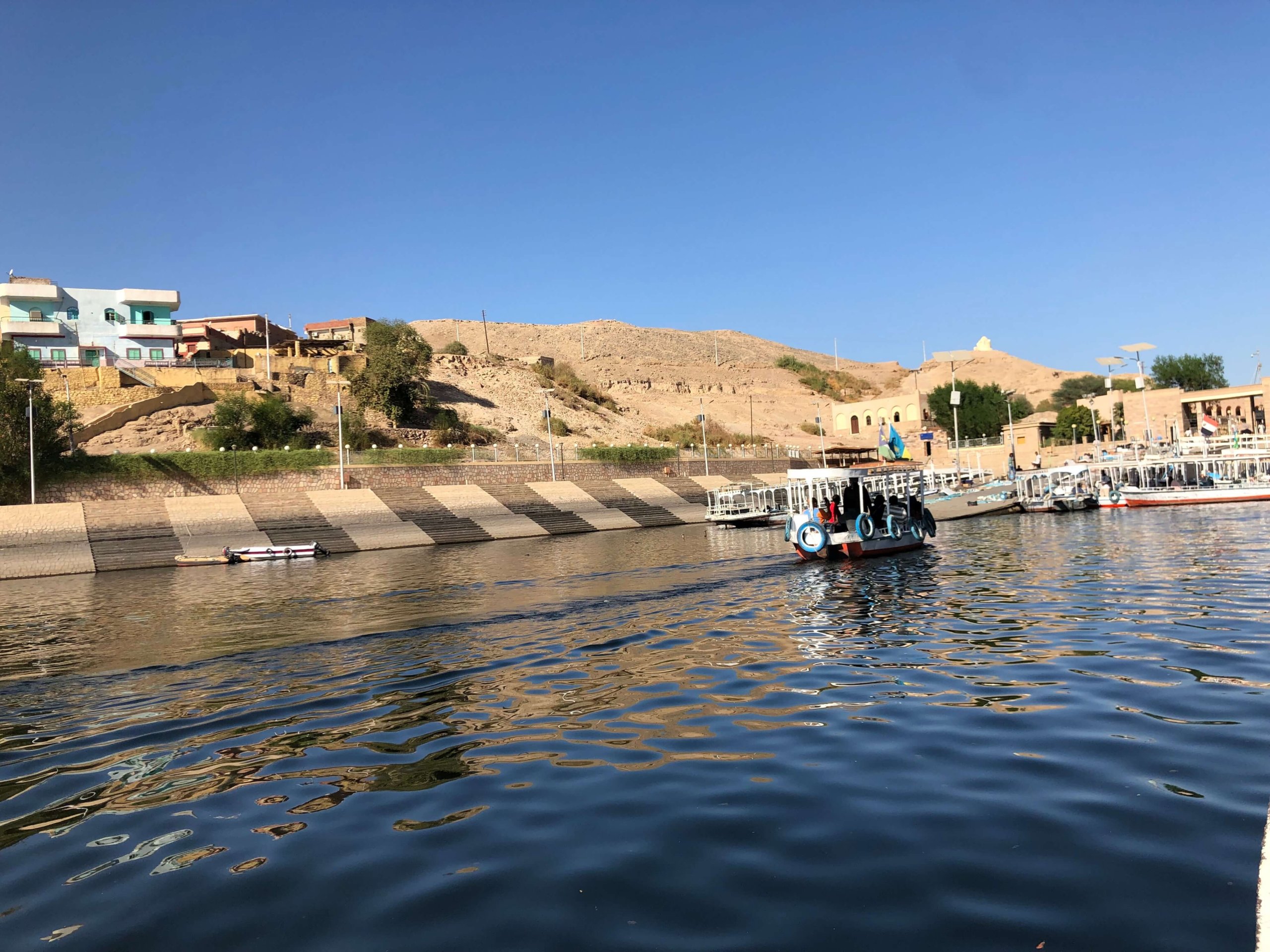 フィラエ神殿から帰る船からの景色