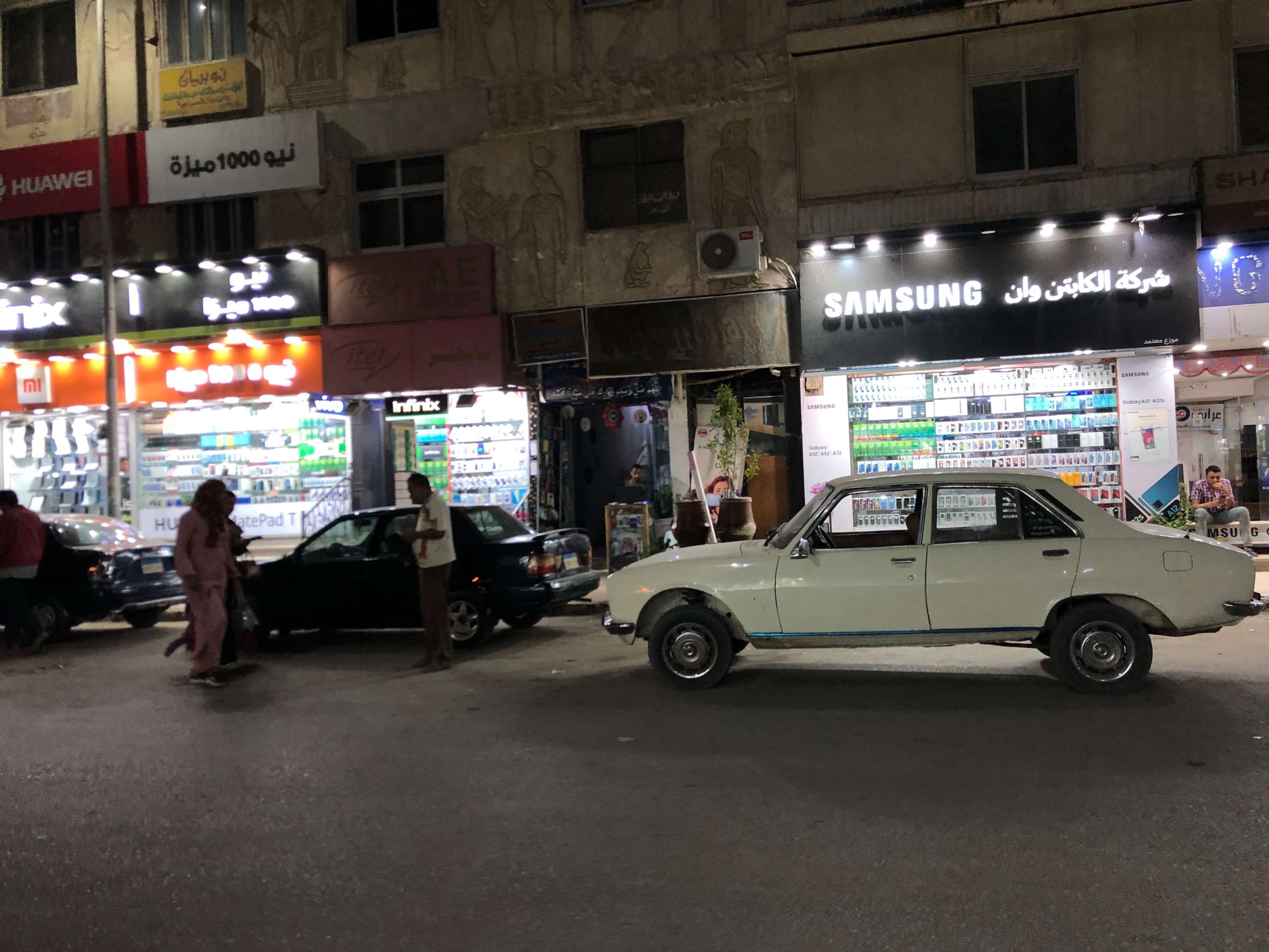 アスワンの電気屋街