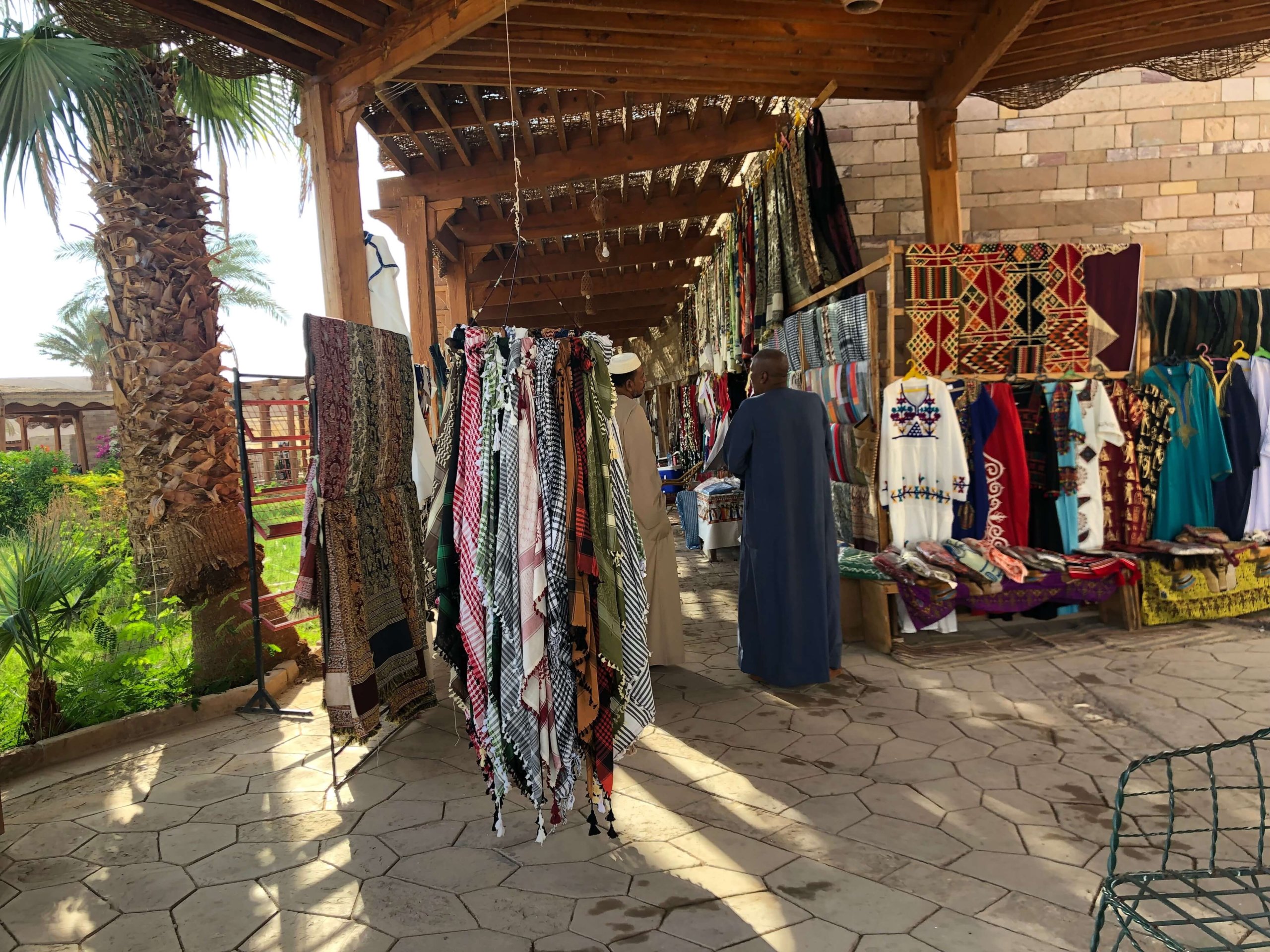 アブシンベル神殿の手前の商店