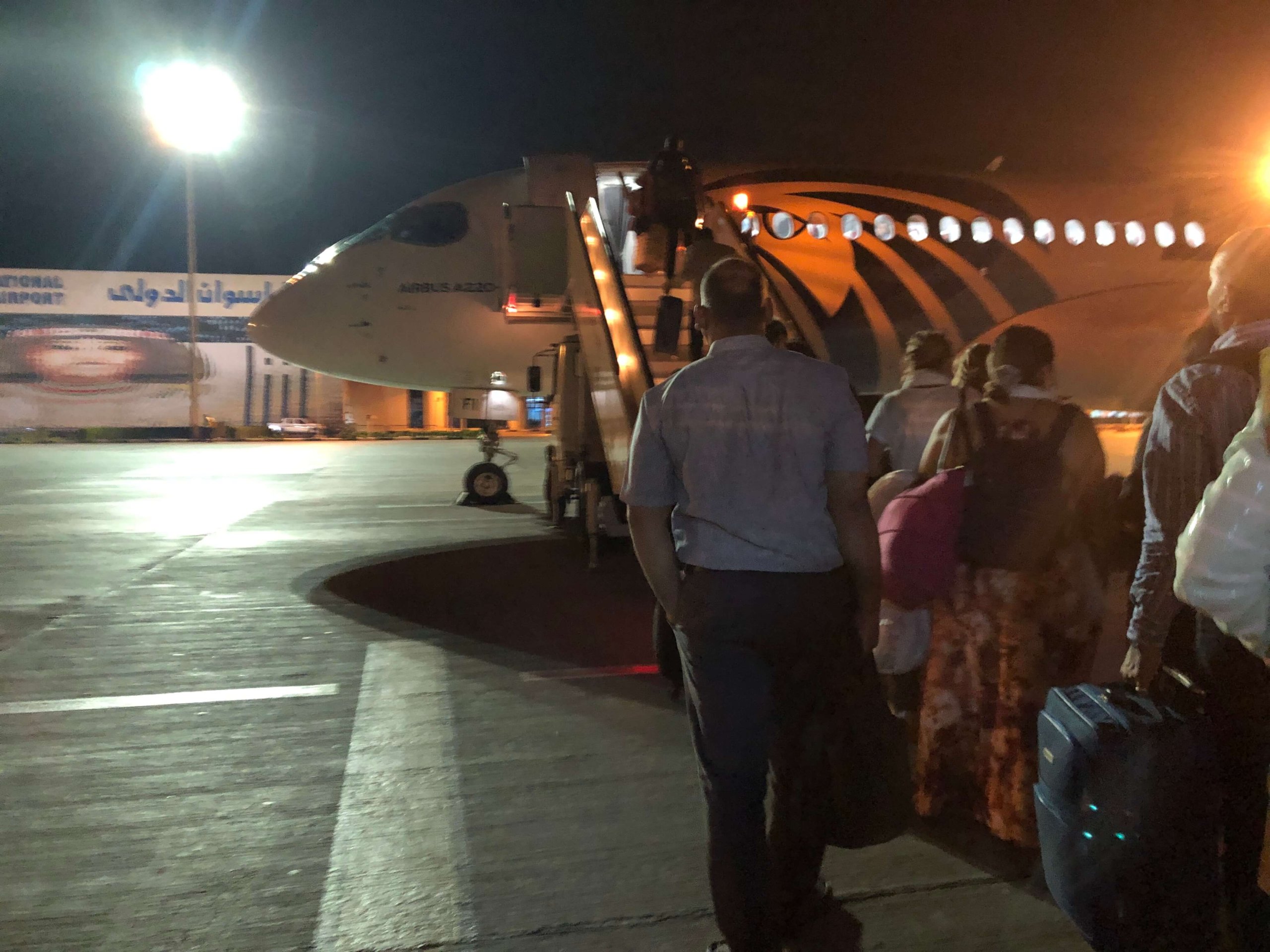 エジプト航空・飛行機に乗るところ