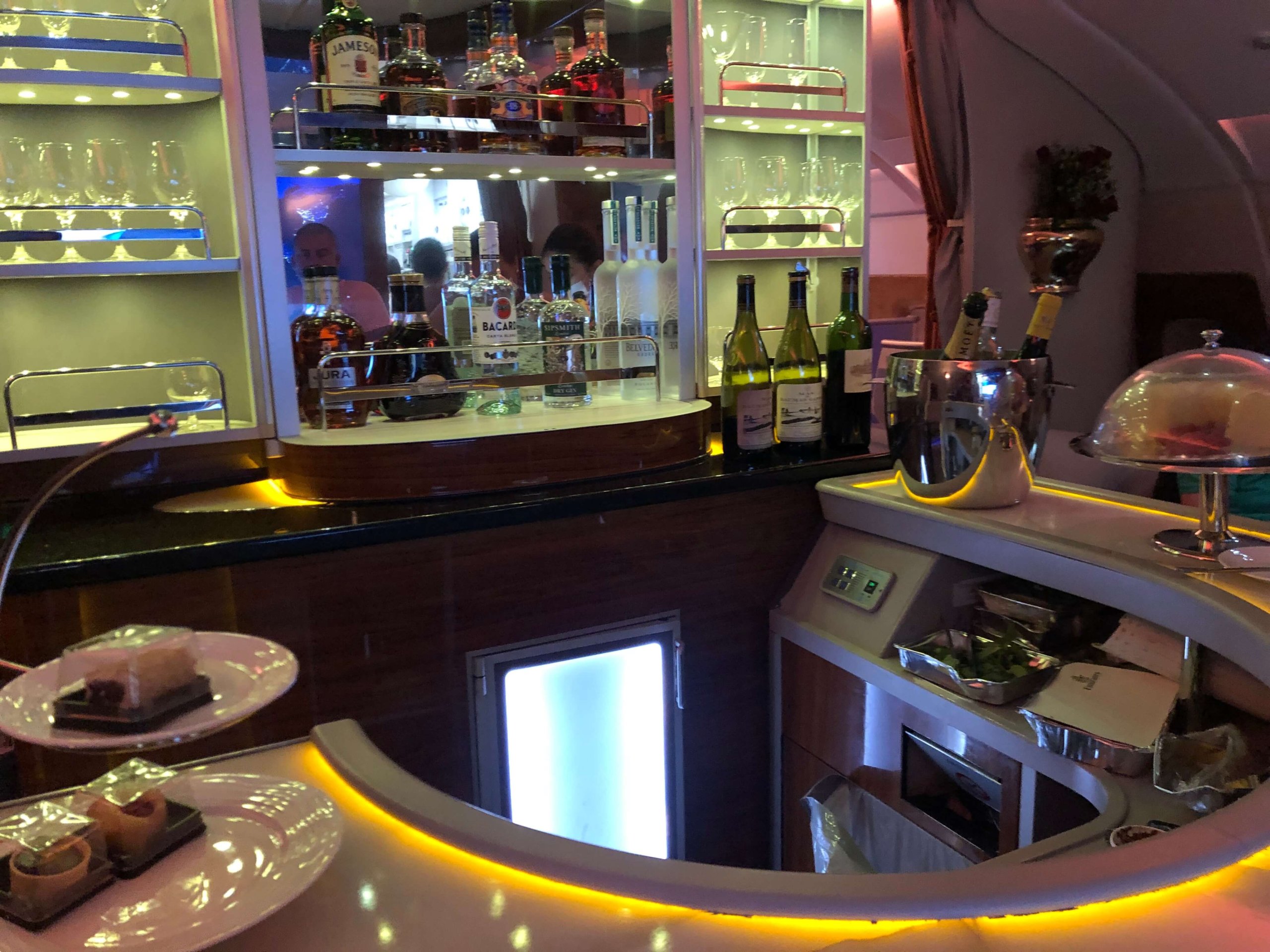 エミレーツ・機内のバー